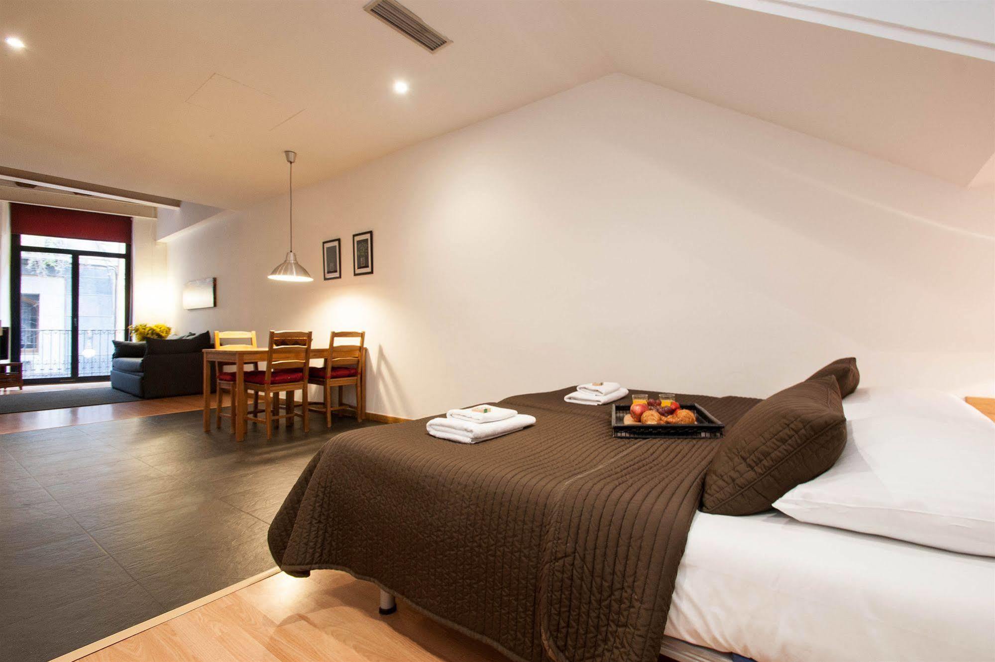 ברצלונה Short Stay Group Liceu Serviced Apartments מראה חיצוני תמונה
